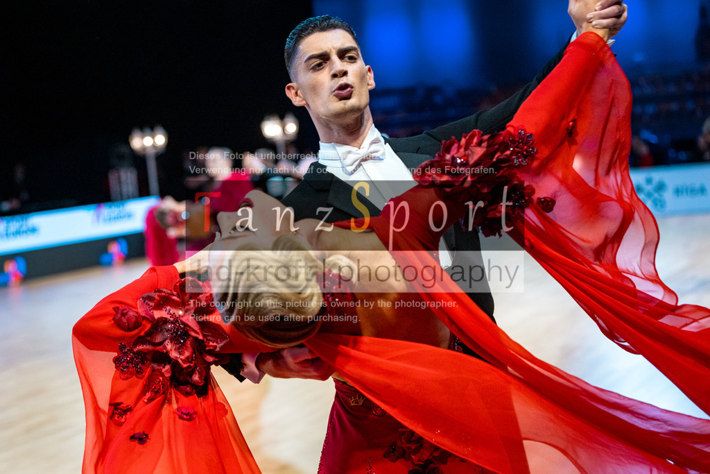 20251212_WDSF_World_Ch_Cup_RS-Std_1121-2 | Tanzsportbilder, Standardtanz, Lateintanz, WDSF, DTV, LTVB, dancecomp, goc, hessen tanzt, blaues band der spree, walzer, tango, wiener walzer, slowfox, quickstepp, samba, rumba, cha-cha-cha, paso doble. jive, hd-kroft photography, turniertanzsport