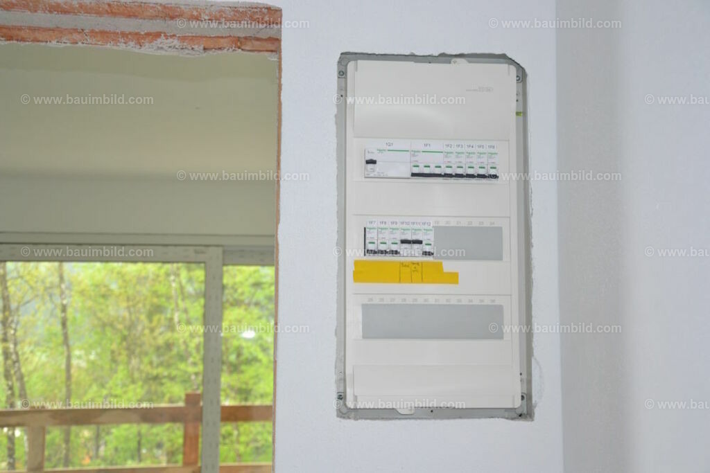 bib-lg17-elektroinstallation-0235 | Nach LV-Leistungsgruppen sortierte Detailfotos über den Bau eines Hauses. Alle Hausbau-Bilder direkt vom Urheber und Autor der Website Haus-Selber-Bauen.com