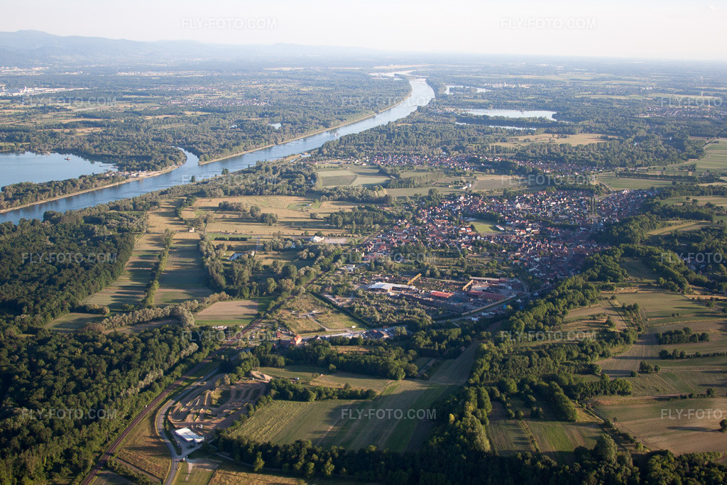 Aerial view: View of the town in Mothern in the state Bas-Rhin, France.Photo: IMG_66684.jpg taken on 06/05/2014 by Werner Riehm/FLY-FOTO.comResolution of the original: 4752 x 3168 px
