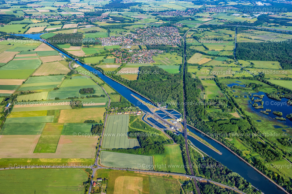 Wolfsburg_Schleuse_Sülfeld_Mittellandkanal_ELS_3707050623 | SüLFELD 05.06.2023 Schleusenanlagen am Ufer der Wasserstraße des Mittellandkanal in Sülfeld im Bundesland Niedersachsen. // Locks - plants on the banks of the waterway of the Mittellandkanal in Suelfeld in the state Lower Saxony. Foto: Martin Elsen