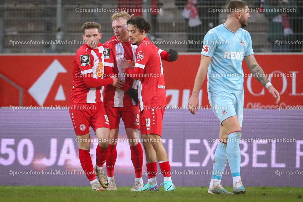RWE06012401050 | 06.01.2024, Essen, Fußball, Herren, Stadion an der Hafenstraße, Testspiel, Rot-Weiss Essen – 1. FC Köln:  Torjubel nach dem 4:2 durch Ron Berlinski (Rot-Weiss Essen). 
DFB regulations prohibit any use of photographs as image sequences and or quasi-video.