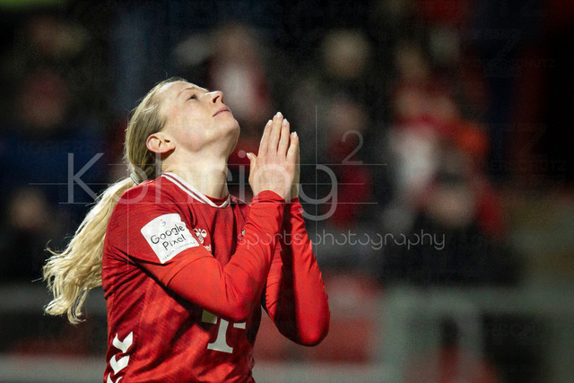 Frauen Fußball-Bundesliga; Bayer 04 Leverkusen - 1. FC Köln, 13.02.2026 | Sandra Maria Jessen (1. FC Köln, 6) ärgert sich nach einer vergebenen Grosschance; Bayer 04 Leverkusen - 1. FC Köln an Spieltag 18 der Google Pixel Frauen-Bundesliga am 13.02.2026 im Ulrich-Haberland-Stadion in Leverkusen (Nordrhein-Westfalen). DFL REGULATIONS PROHIBIT ANY USE OF PHOTOGRAPHS AS IMAGE SEQUENCES AND/OR QUASI-VIDEO.