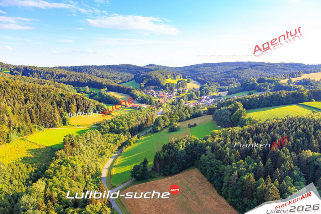 Die Luftaufnahme Ploesenthal - Weissenbrunn wurde vom UL-Flugzeug (keine Drohne) aus fotografiert.Hohe Druck- Auflösung-die Geschenkidee!