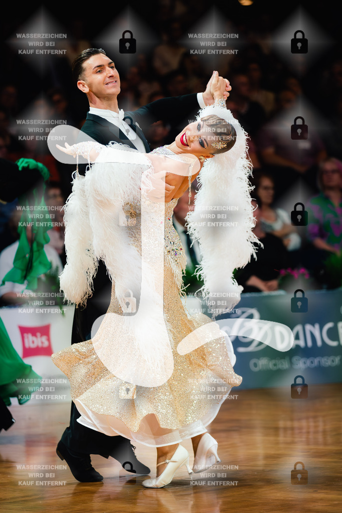 GOC 2025 - WDSF PD Super Grand Prix Standard 10th (7) Matteo Del Gaone _ Ekaterina Utkina (Italy)-2025-08-21-1567 | Webshop for digital downloads and prints of dance sport, event & show photographer Julian Link - Realisiert mit Pictrs.com