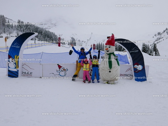 Gruppe Evelyn | Photos von der Skischule Warth - Realisiert mit Pictrs.com