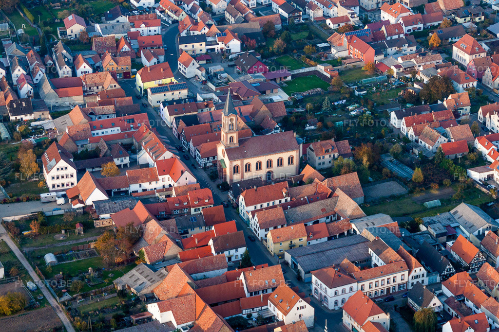 Luftbild: Protestantische Kirche Zeiskam in Zeiskam im Bundesland Rheinland-Pfalz in Deutschland. Foto: IMG_46277.jpg vom 31.10.2011 durch Werner Riehm/FLY-FOTO.de