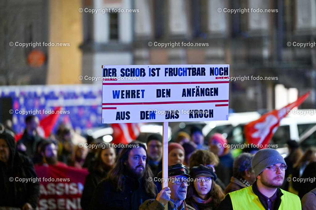 Demonstration gegen Burschenbundball in Linz_ 03.02.2024-20 | 03.02.2024, Stadt Linz, AUT, Demonstration gegen Burschenbundball in Linz, im Bild Demonstrationsteilnehmer