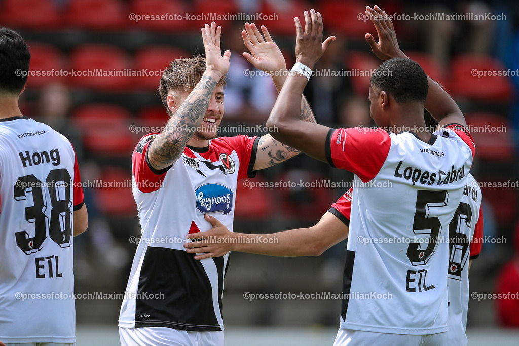 Koe3Liga27042401031 | 27.04.2024, Köln, Fußball, bwin 3. Liga Herren, Sportpark Höhenberg, 35. Spieltag, Saison 2023 2024, FC Viktoria Köln – Preußen Münster: Torjubel nach dem 3:1 durch Luca Marseiler (Viktoria Köln). Zusammen mit Sidny Lopes Cabral (Viktoria Köln)
DFB regulations prohibit any use of photographs as image sequences and or quasi-video.