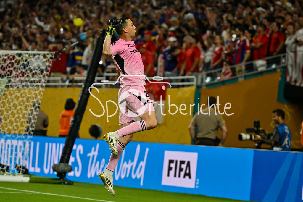 FC Bayern München - Boca Juniors | Augustin MARCHESIN (Boca Juniors 25) jubelt ausgelassen nach dem Ausgleich zum 1-1 durch Miguel MERENTIEL (Boca Juniors 16) / Tor / Torschuetze / Freude / Happy / FIFA Club World Cup: FC Bayern Muenchen - Boca Juniors, Hard Rock Stadium am 20.06.2025 / NOT FOR SALE IN USA