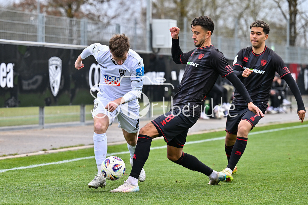 FC Ingolstadt - SSV Ulm 1846 Fussball  | INGOLSTADT, GERMANY - 25. MAERZ: v. l. Luis GÖRLICH (SSV Ulm 2), Fredrik Bennedsgaard CARLSEN (FC Ingolstadt 8), Yann STURM (FC Ingolstadt 7) während dem Testspiel zwischen dem FC Ingolstadt und dem SSV Ulm 1846 Fussball auf Platz 4 am Audi Sportpark