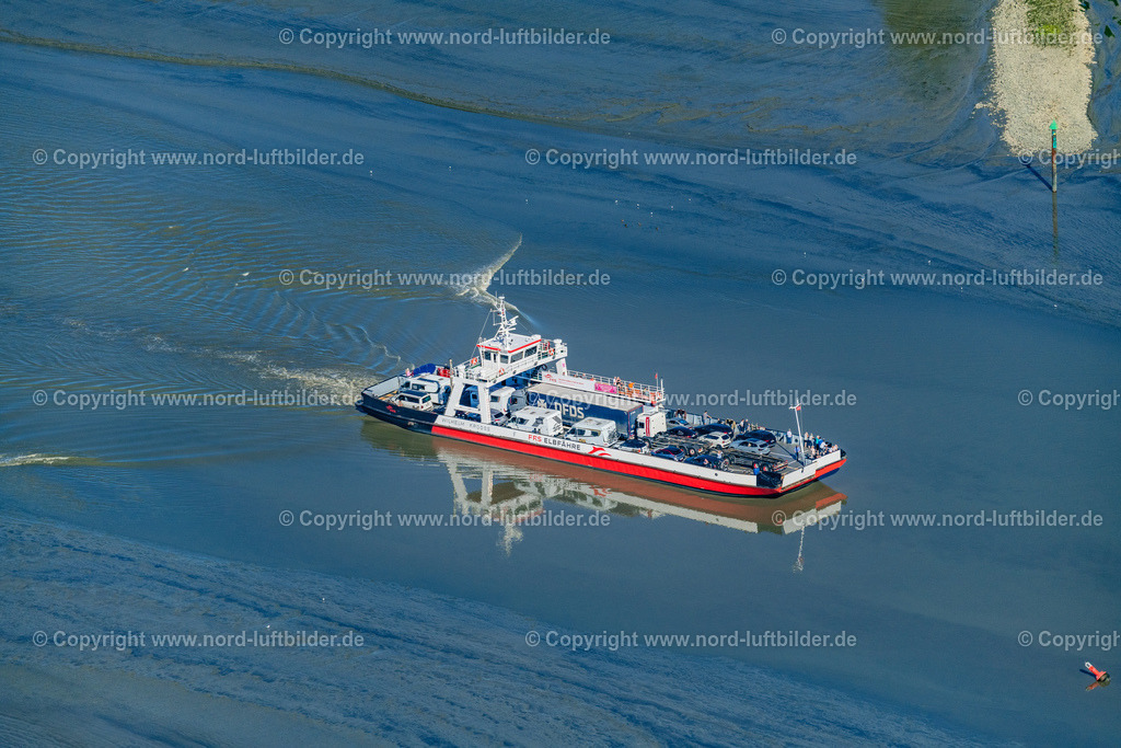 Wischhafen_Elbfähre_FRS_Wilhelm_Krooss_ELS_6581110822 | WISCHHAFEN 11.08.2022 Anlegendes Fähr- Schiff im Hafen in Wischhafen "Wilhelm Krooss" im Bundesland Niedersachsen, Deutschland. Weiterführende Informationen bei: Elbfähre Glückstadt Wischhafen GmbH & Co,  FRS Elbfähre Glückstadt Wischhafen GmbH. // Docking ferry in the port of Wischhafen "Wilhelm Krooss" in the state Lower Saxony, Germany. Further information at: Elbfaehre Glueckstadt Wischhafen GmbH & Co,  FRS Elbfaehre Glueckstadt Wischhafen GmbH. Foto: Martin Elsen