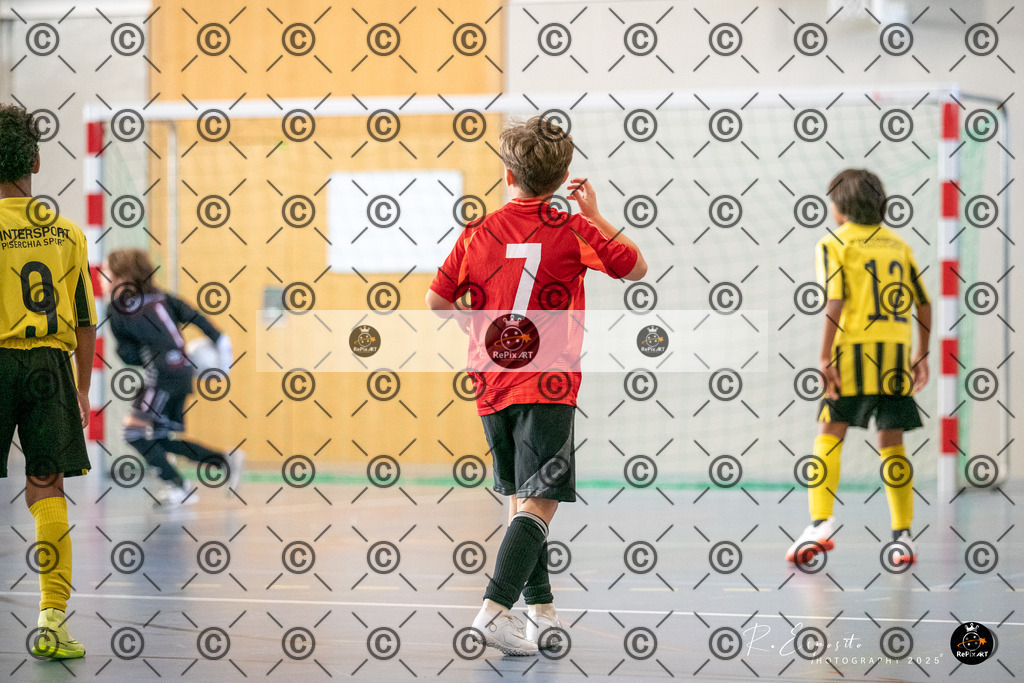 20251122_FCR-Hallenturnier-E_1_006 | Sport und Naturfotografie von Roberto Esposito zeigt echte Momente Bewegung und die Schönheit der Natur. Ausdrucksstarke Bilder schaffen Emotionen.