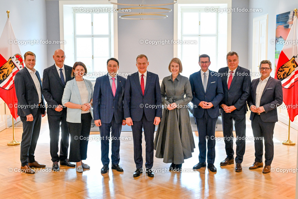 Landhaus Linz_ Promenade_ Landtagssitzung_ 24.10.2024-42 | 24.10.2024, Landhaus Linz AUT, Promenade, Landtagssitzung, im Bild Mitglieder der Ooe Landesregierung - LR Stefan Kaineder (Die Gruenen), LR Christian Doerfel (VP), LRin Michaela Langer Weninger (VP), LH-Stv. Manfred Haimbuchner (FP), LH Thomas Stelzer (VP, Landeshauptmann Ooe), LH-StvIn Christine Haberlander (VP), LR Markus Achleitner (VP), LR Guenther Steinkellner (FP), LR Michael Lindner (SP)