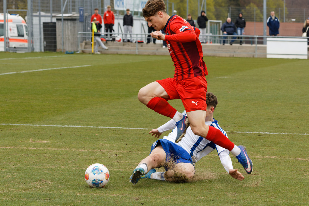 20260412-FCHS04_200 | 1.FC Heidenheim 1846 vs. FC Schalke 04, Fußball, U19, A-Junioren, NWL, U19-DFB-Nachwusliga, 2025/2026, 8. Spieltag, 12.04.2026 in Heidenheim, Walter-Birkhold-Jugendstadion (Foto: Michael Bulling) - Realisiert mit Pictrs.com