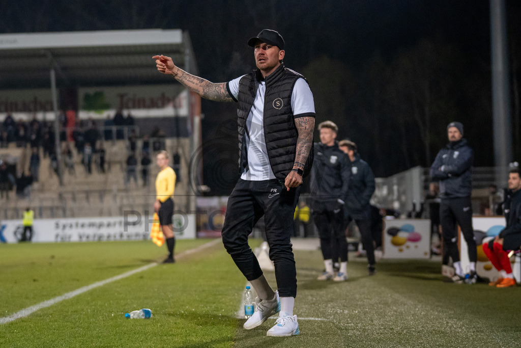 SG Sonnenhof Grossaspach vs. SSV Ulm 1846 Fussball, Fussball, WFV-Pokal, Viertelfinale, 01.04.2026 | Pascal Reinhardt (Trainer SG Sonnenhof Großaspach) feuert seine Truppe an,SG Sonnenhof Grossaspach vs. SSV Ulm 1846 Fussball, Fussball, WFV-Pokal, Viertelfinale, 01.04.2026