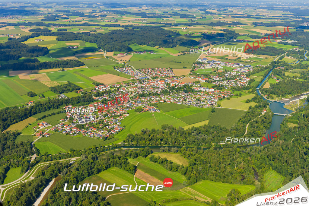 Luftaufnahme der Stadt Tacherting - Die Luftaufnahme wurde 2025 vom UL-Flugzeug heraus erstellt ( keine Drohne ) - Hochauflösende Luftaufnahme - für professionelle Ausdrucke geeignet. Die Geschenkidee !Mit Lizenz und Bildrechte bestellbar