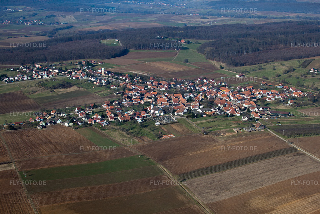 Luftbild: Ortsansicht in Hermerswiller im Bundesland Bas-Rhin in Frankreich. Foto: IMG_37462.jpg vom 07.02.2011 durch Werner Riehm/FLY-FOTO.de