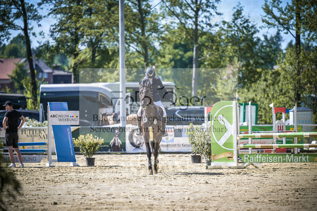 DOS_2100 | Entdecke hochwertige Reitturnierfotos von Foto Oger. Professionell, emotional und authentisch – jetzt Lieblingsmomente im Shop bestellen.Deutschlandweite Turnierfotografie. - Realisiert mit Pictrs.com