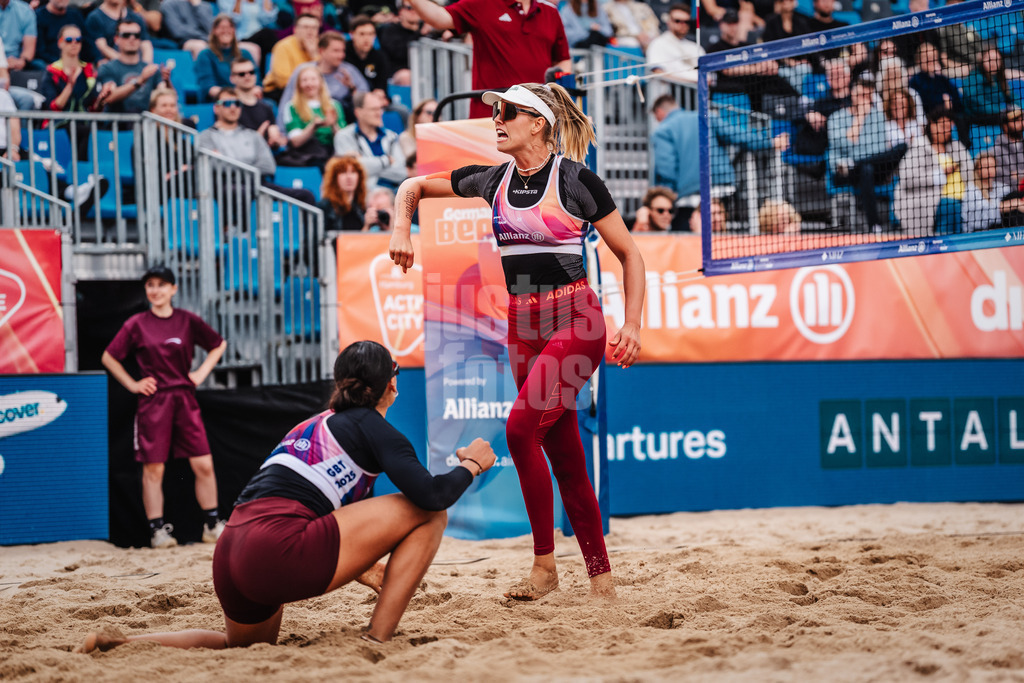 Beachvolleyball | Frauen | Allianz German Beach Tour 2025 | Tourstop Hamburg | 30.05.2025 | v.l. Shana Zobrist und Chenoa Christ jubeln