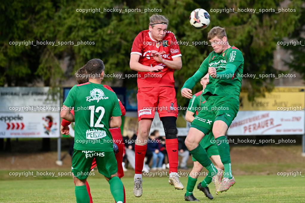 FC ASKÖ Gmünd vs. SV Rapid Lienz | #12 Marvin Metzler FC Gmünd, #8 Domenik Steiner FC Gmünd, #25 Andre Tabernig Rapid Lienz, FC ASKÖ Gmünd vs. SV Rapid Lienz, FC ASKÖ Gmünd vs. SV Rapid Lienz am 09.11.2025 in Ferlach (Ballspielhalle Ferlach), Austria, (Photo by Bernd Stefan)