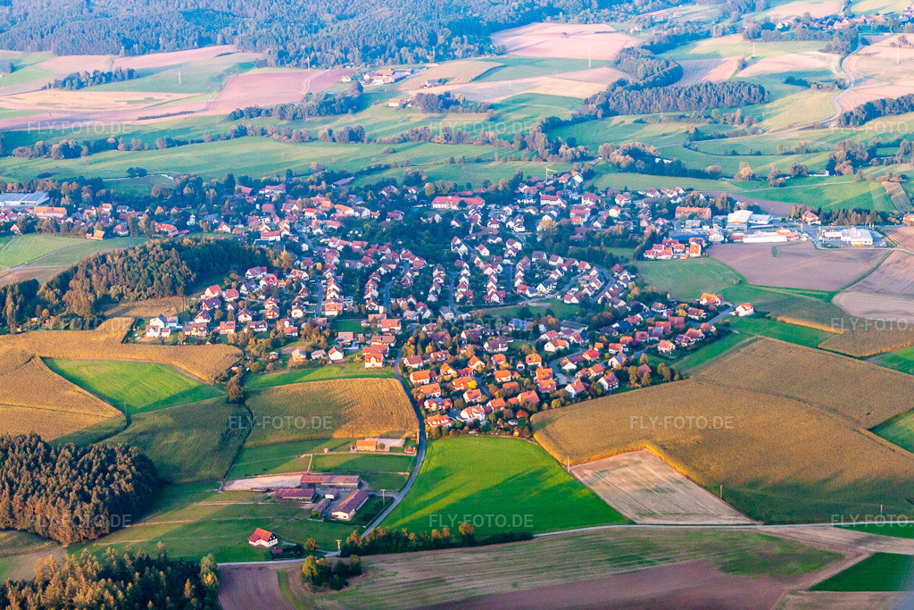 Luftbild: Heinersreuth im Ortsteil Oberpreuschwitz in Bayreuth im Bundesland Bayern in Deutschland. Foto: IMG_45765-1812.jpg vom 25.09.2011 durch Werner Riehm/FLY-FOTO.de