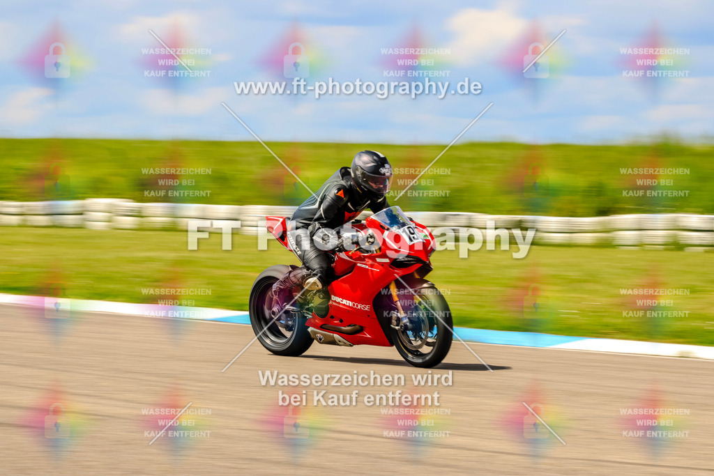 MotoTeam-0575 | Hier findet Ihr Bilder von Touristenfahrten auf der Nürburgring Nordschleife oder von anderen Veranstaltungen die ich besucht habe. Viel Spass beim Durch Schauen 