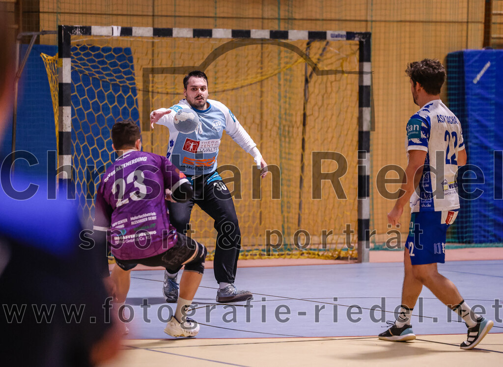 2024-11-24_086_SpVgg_Altenerding_gegen_ASV_Dachau | Erding, Deutschland, 24.11.2024:Handball, Bezirksoberliga Männer 2024 / 2025, 8. Spieltag, SpVgg Altenerding gegen ASV Dachau, Endergebnis: 30:23Moritz Sturm (SpVgg Altenerding, #23), Torwart Valentin Hagitte (ASV Dachau, #30), Matthias Hauß (ASV Dachau, #22)Foto: Christian Riedel / fotografie-riedel.net