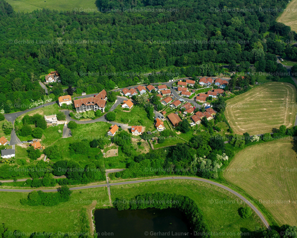 2615896 | Schotten RESIDENZ AM STAUSEE 09.06.2006 Wohngebiet einer Einfamilienhaus- Siedlung  in Residenz am Stausee im Bundesland Hessen, Deutschland // Single-family residential area of settlement  in Residenz am Stausee in the state Hesse, Germany Foto: Gerhard Launer