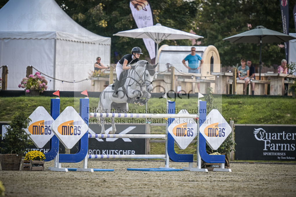 DOS_3224 | Entdecke hochwertige Reitturnierfotos von Foto Oger. Professionell, emotional und authentisch – jetzt Lieblingsmomente im Shop bestellen.Deutschlandweite Turnierfotografie. - Realisiert mit Pictrs.com