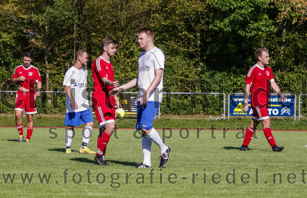 2023-08-19_099_SG_Markt_Schwaben_II_gegen_TSV_Ottobrunn_III | Markt Schwaben, Deutschland, 19.08.2023:
Fußball, C-Klasse 2023 / 2024, 1. Spieltag, (SG) Markt Schwaben II gegen TSV Ottobrunn III, Endergebnis: 0:4

Marcel Götz (SG Markt Schwaben, #14), Ruben Adelmund (TSV Ottobrunn, #20)

Foto: Christian Riedel / fotografie-riedel.net