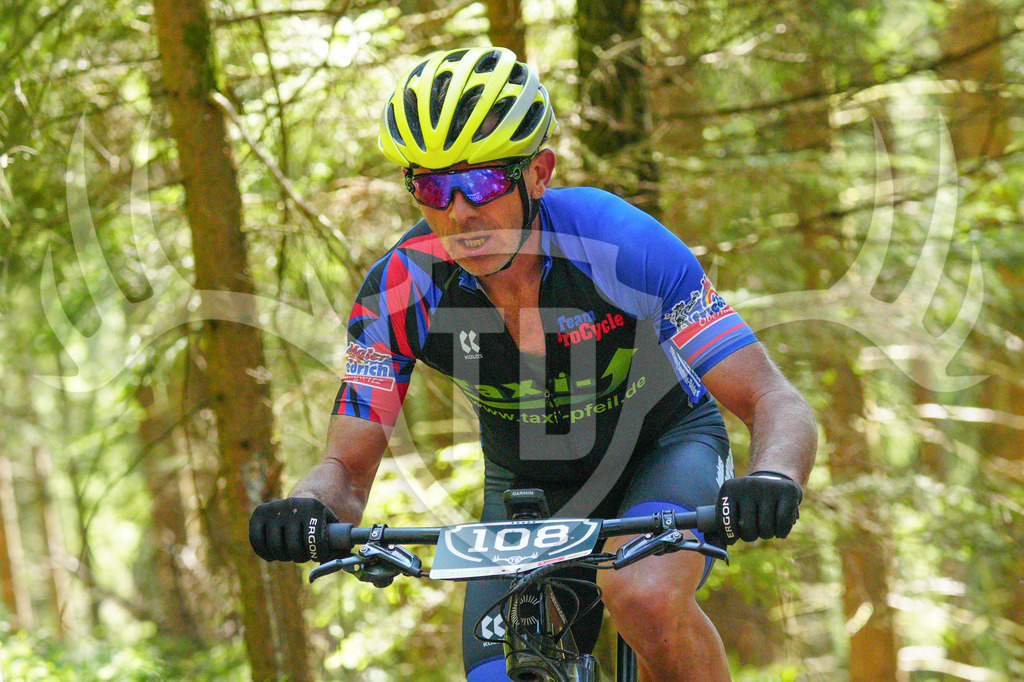 FC604240 | Fotogalerie der Treibjagd im Dunkelwald - Dein MTB Etappenrennen im Erzgebirge - Realisiert mit Pictrs.com
