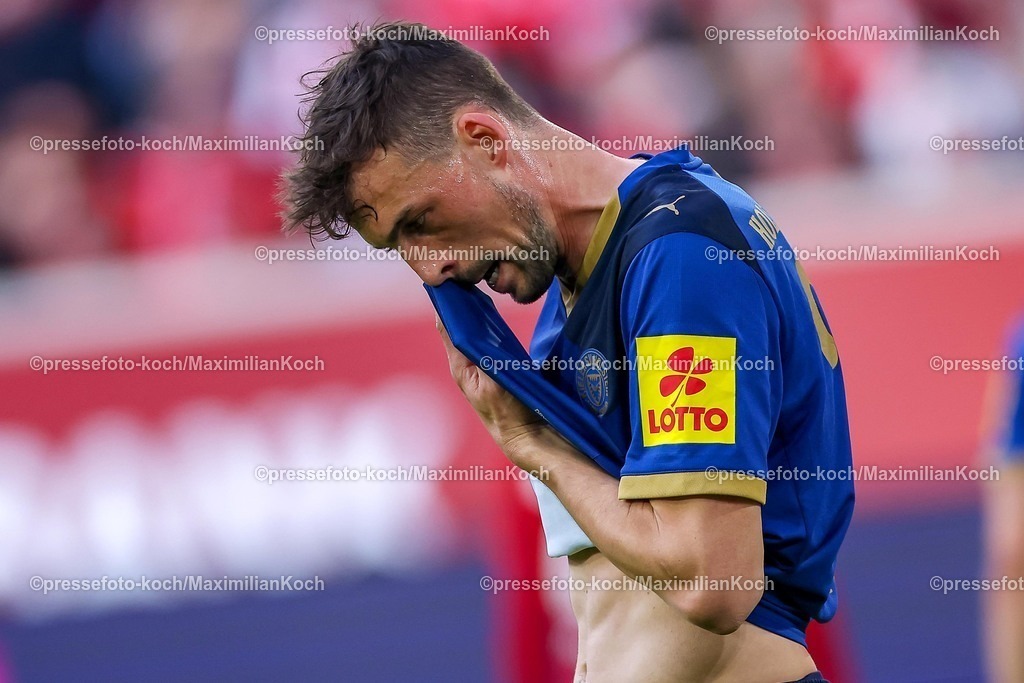 F9510042601046 | 10.04.2026, Fußball, Fortuna Düsseldorf - Holstein Kiel, 2. Fußball Bundesliga, Herren, Merkur Spiel-Arena, 29. Spieltag, Saison 2025 2026: Jonas Meffert&nbsp; (Holstein Kiel #28) enttäuscht Enttäuschung  DFB regulations prohibit any use of photographs as image sequences and or quasi-video.