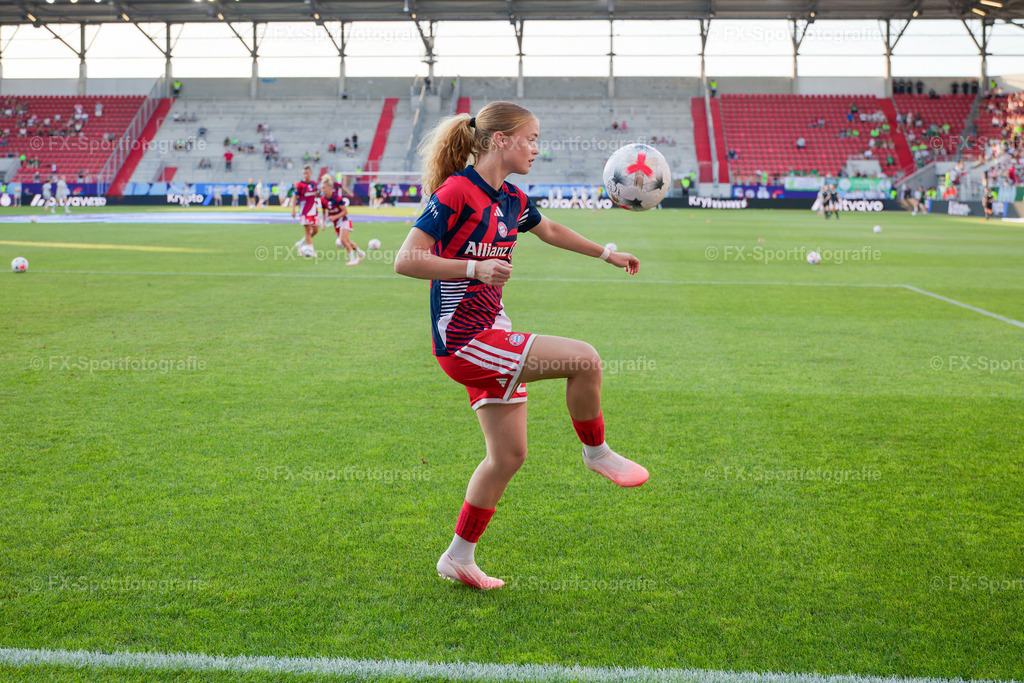 Supercup-Frauen-Bayern-Muenchen-vs-VfL-Wolfsburg 005 | Sportfotos und Eventgalerien von FX-Sportfotografie. Bilder von Fußball, Vereinsveranstaltungen und Events direkt ansehen und als Download bestellen. - Realisiert mit Pictrs.com