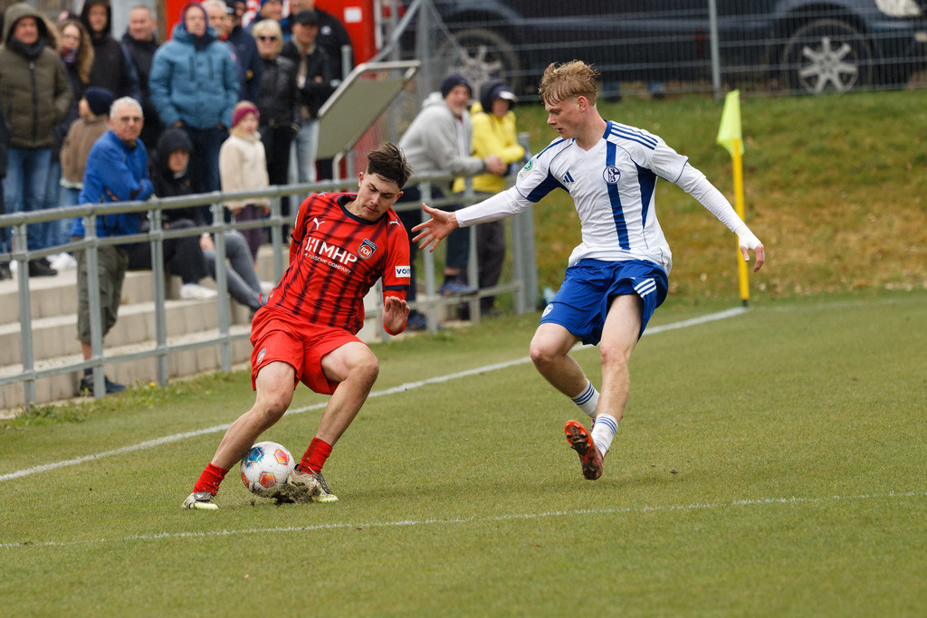 20260412-FCHS04_235 | 1.FC Heidenheim 1846 vs. FC Schalke 04, Fußball, U19, A-Junioren, NWL, U19-DFB-Nachwusliga, 2025/2026, 8. Spieltag, 12.04.2026 in Heidenheim, Walter-Birkhold-Jugendstadion (Foto: Michael Bulling) - Realisiert mit Pictrs.com