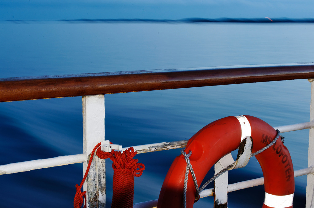 Rettungsring an Deck | , Norwegen - July 16, 2011: Urlaubsreise in Norwegen; Rettungsring an Deck - Realisiert mit Pictrs.com