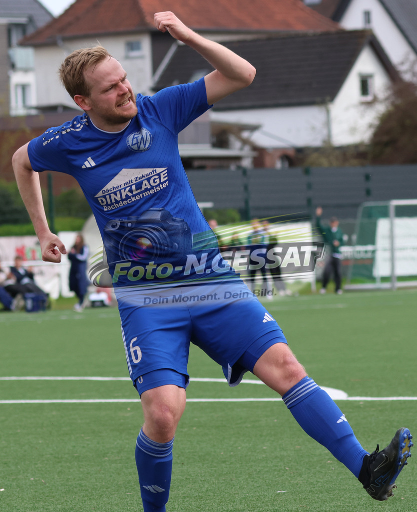 SV Enger-Westerenger - TSV Löhne | Auf dem Bild zu sehen: blau SV Enger-Westerenger: Andre BeckmannSV Enger-Westerenger, TSV Löhne, Saison 25/26, Kreisliga A, Enger, Deutschland - Realisiert mit Pictrs.com
