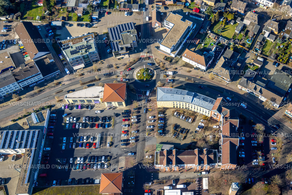 Selm230205564 | Luftbild, City, Kreisverkehr mit Flaggen an der Bundesstraße B236 und Botzlarstraße, Beifang, Selm, Münsterland, Nordrhein-Westfalen, Deutschland