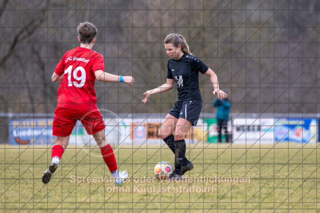 20250223_143103_0737 | #,1.FC Donzdorf (rot) vs. TSV Tettnang (schwarz), Fussball, Frauen-WFV-Pokal Achtelfinale, Saison 2024/2025, Rasenplatz Lautertal Stadion, Süßener Straße 16, 73072 Donzdorf, 23.02.2025 - 13:00 Uhr,Foto: PhotoPeet-Sportfotografie/Peter Harich
