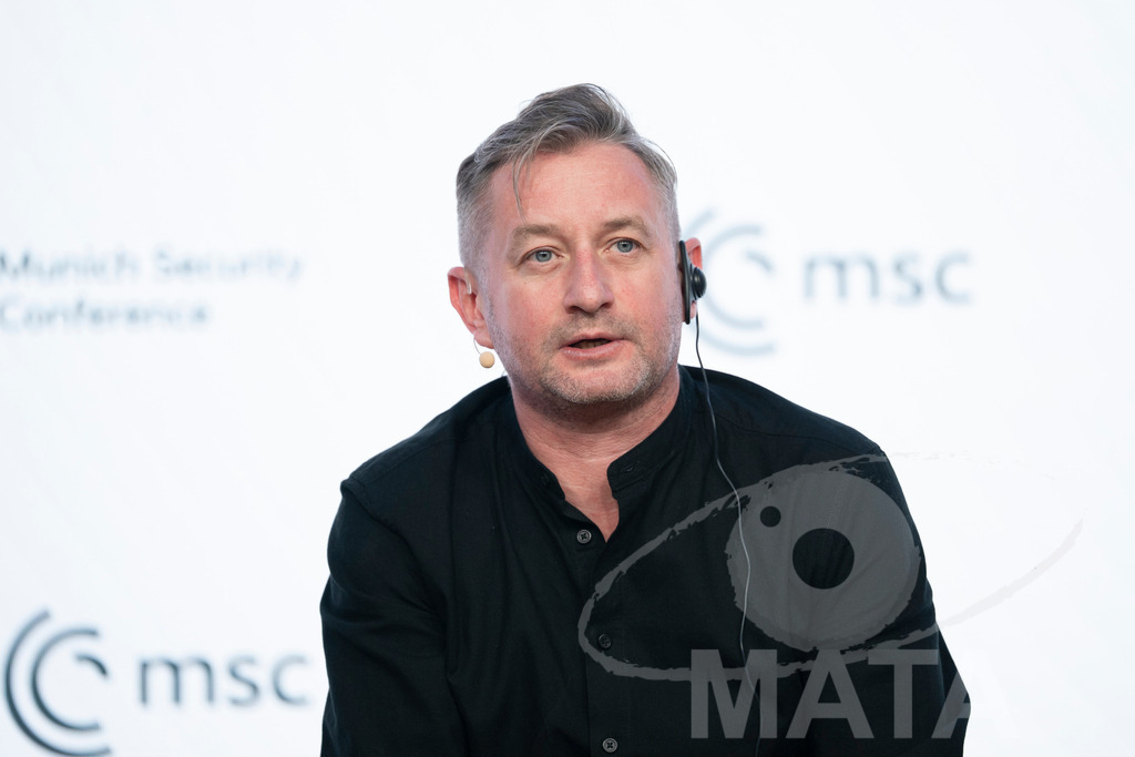 _DWA2768 | Die MSC Security and Literature Series der Münchner Sicherheitskonferenz wird von der ZEIT mitveranstaltet und vom Literaturhaus München unterstützt. Am Donnerstag, 12. Februar (19-20 Uhr), spricht Autor Serhiy Zhadan aus Charkiw mit Chrystia Freeland, Sonderbeauftragte für den Wiederaufbau der Ukraine und ehemalige stellvertretende Premierministerin Kanadas, über die Zukunft der Ukraine - Realisiert mit Pictrs.com