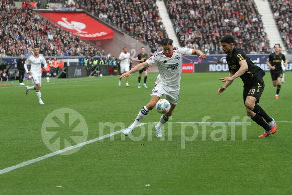 Younes Ebnoutalib | Online-Shop | monipfaff.de - Realisiert mit Pictrs.com