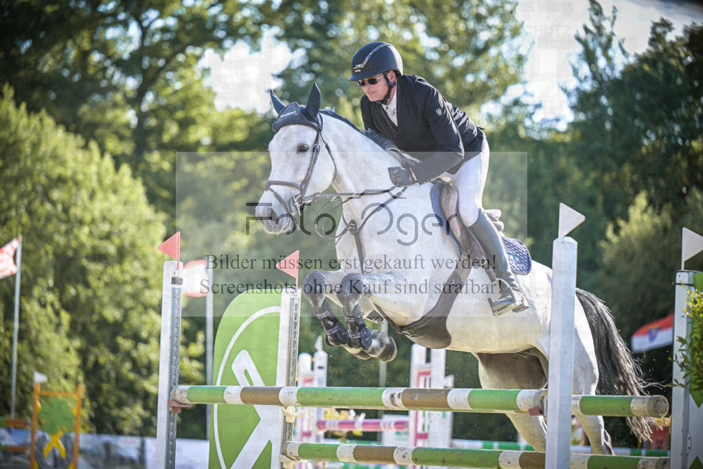 DOS_0357 | Entdecke hochwertige Reitturnierfotos von Foto Oger. Professionell, emotional und authentisch – jetzt Lieblingsmomente im Shop bestellen.Deutschlandweite Turnierfotografie. - Realisiert mit Pictrs.com