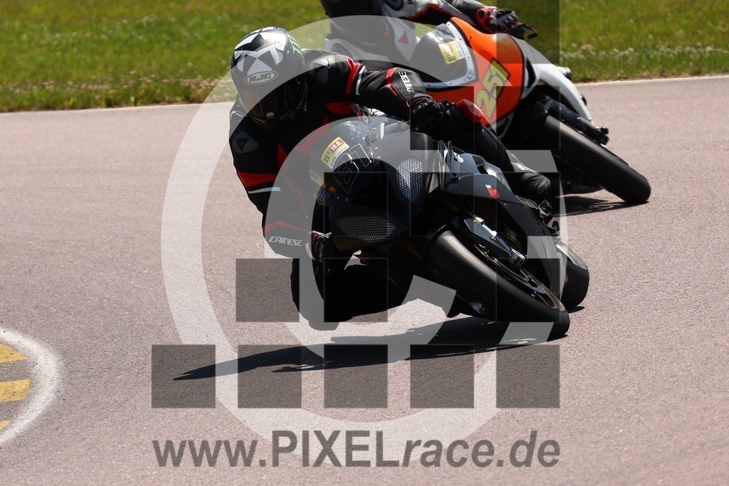 0081-20250619_02866 | Schöne Erinnerungen an spannende Momente - das festzuhalten ist unser Job. PIXELrace.de ist seit 2003 auf den Rennstrecken Europas unterwegs um die Action draußen beim Fahren und die wunderbare Stimmung imm Fahrerlager für euch einzufangen.