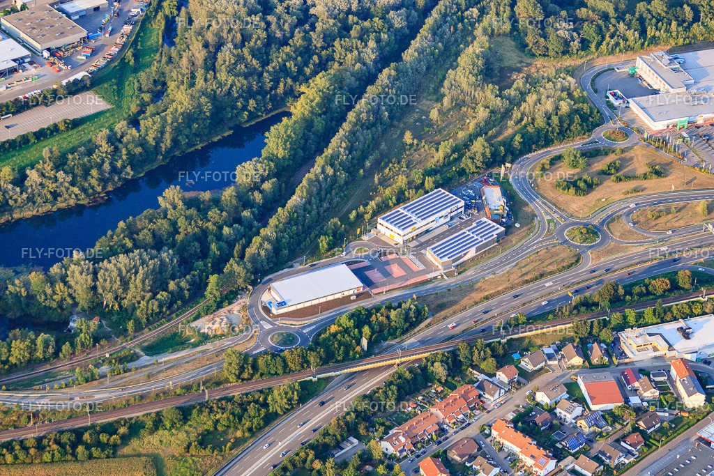 Maximilian-Center II im Kühgrunddamm | Luftbild: Maximilian-Center II im Kühgrunddamm im Ortsteil Maximiliansau in Wörth im Bundesland Rheinland-Pfalz in Deutschland. Foto: IMG_53221.jpg vom 09.09.2012 durch Werner Riehm/FLY-FOTO.de - Realisiert mit Pictrs.com