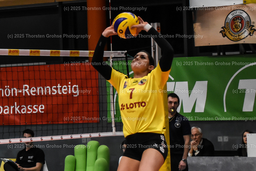 VBL VFB Suhl vs. SCHWARZ-WEISS Erfurt | Lauren Plum #7 (VFB Suhl); VBL VFB Suhl vs. SCHWARZ-WEISS Erfurt, Volleyball-Bundesliga Frauen am 17.02.2018 in der Multihalle in Meiningen, (Deutschland) - Realisiert mit Pictrs.com
