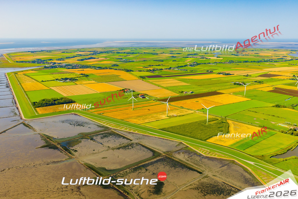 Klassische Luftaufnahme ohne Drohne zeigt:Nordsee Ufer Strand bei Pellworm - Die Luftbildaufnahme wurde 2025 vom UL-Flugzeug heraus erstellt ( keine Drohnenaufnahme ) - Hochauflösende Luftaufnahme -Nicht vergleichbar mit Google Maps oder Satelittenbilder- Die Geschenkidee !Mit Lizenz und Bildrechte bestellbar