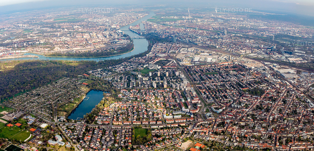 Luftbild: Stadtansicht am Ufer des Flußverlaufes des Rhein zwischen Ludwigshafen und Ortsteil Lindenhof im Ortsteil Lindenhof in Mannheim im Bundesland Baden-Württemberg in Deutschland. Foto: IMG_076954-Bearbeitet.jpg vom 12.04.2015 durch Werner Riehm/FLY-FOTO.deAuflösung des Originals: 6469 x 3108 px