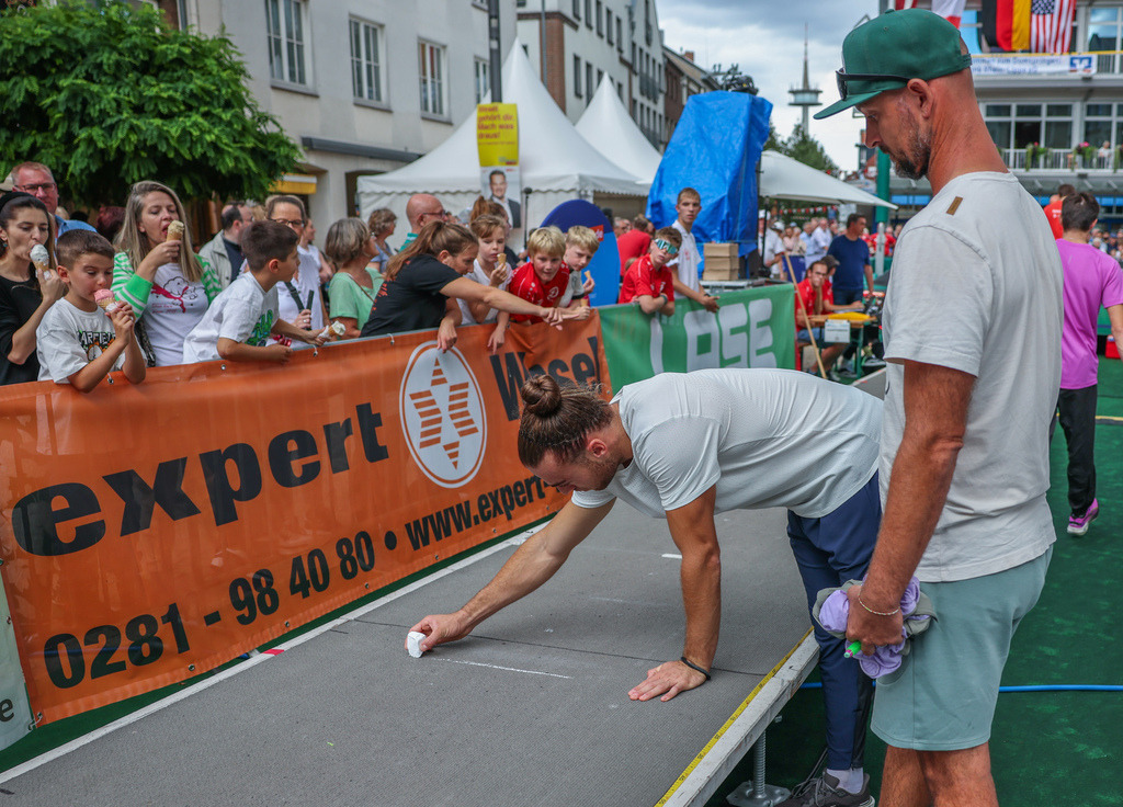 top-top.de-250828-045 | Foto, Video, Fotografie, Videografie, Fotobox, DJ, Discjockey, Musik, Musikbox, Veranstaltung, Photobooth, Amazon, Ebay, Buchtipp, Bestseller, Autor, Verlag, Buch, Wesel, Hamminkeln, NRW, Dinslaken, Rees, Drohne, Hochzeit, Party, Fotobox, Wesel, Fotograf