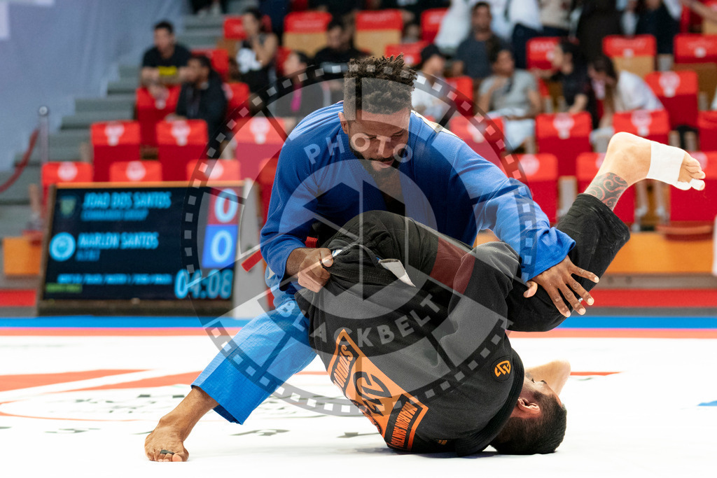 20231106PBB1048 | Fighters compete during the AJP World Master Championship in the Mubadala Arena in Abu Dhabi, Arab United Emirates, on November 6, 2023.