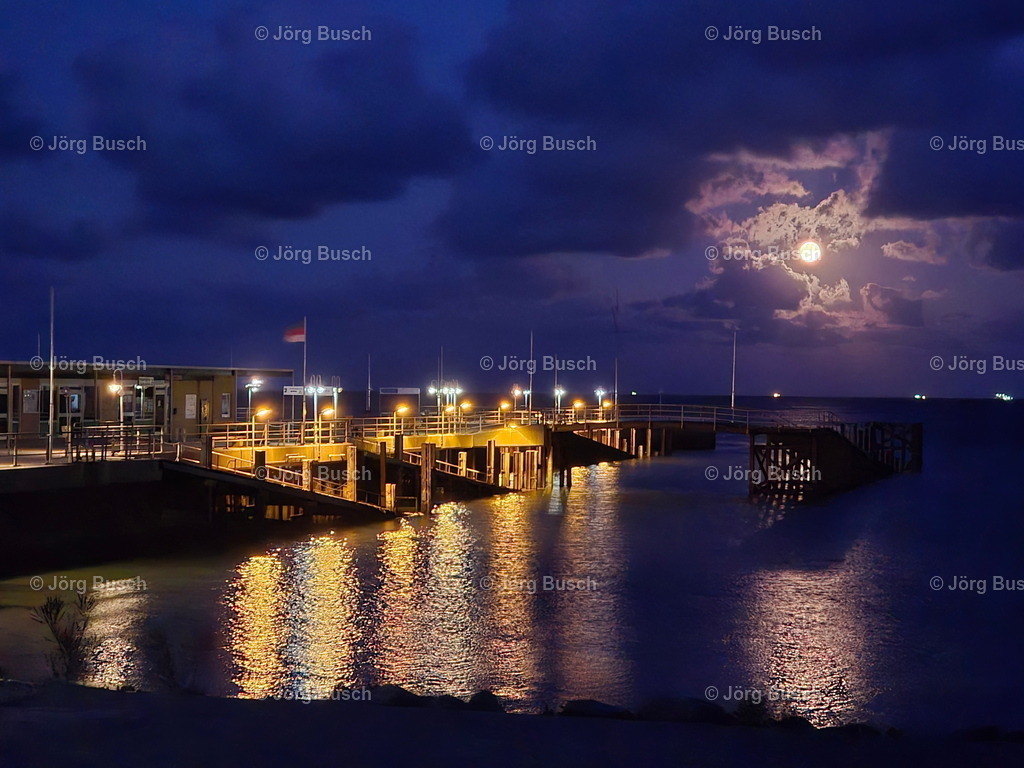 Landungsbrücke bei Vollmond_2 | Dieser Shop bietet Fotos und Videos aus den Bereichen Fallschirmspringen, Landschaft und Luftbild - Realizzato con Pictrs.com