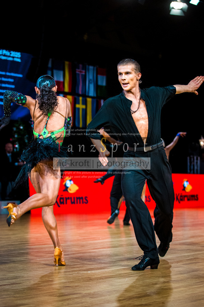 20251213_Baltic-GP_2334-2 | Tanzsportbilder, Standardtanz, Lateintanz, WDSF, DTV, LTVB, dancecomp, goc, hessen tanzt, blaues band der spree, walzer, tango, wiener walzer, slowfox, quickstepp, samba, rumba, cha-cha-cha, paso doble. jive, hd-kroft photography, turniertanzsport